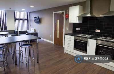 Shared Kitchen And  Lounge