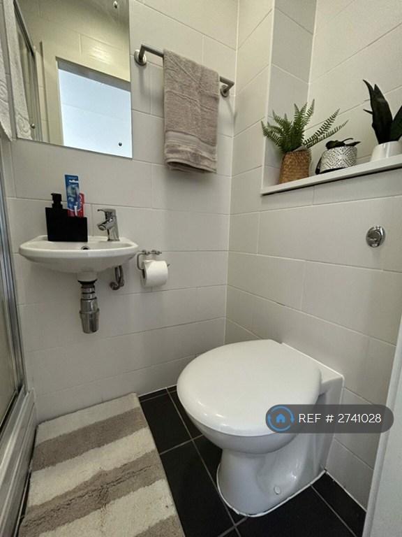 En-Suite Toilet And Bath