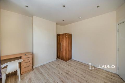 3 bedroom terraced house to rent, Penhale Road, PO1