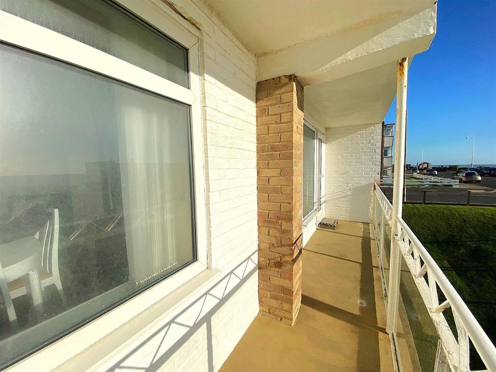 7 Tobago - Main balcony1.jpg