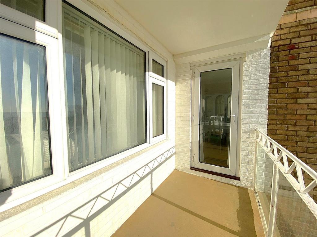 7 Tobago - Balcony1.jpg