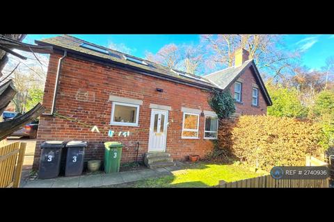 3 bedroom semi-detached house to rent, Blackwood Cottages, Leeds, LS17