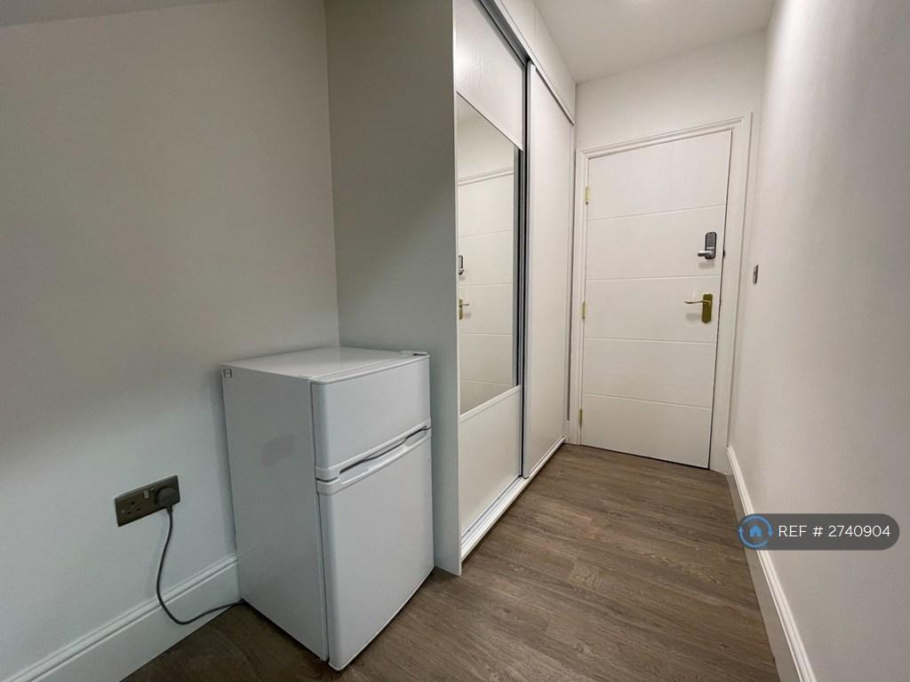 Room 6 Large Built In Wardrobe And Small Fridge