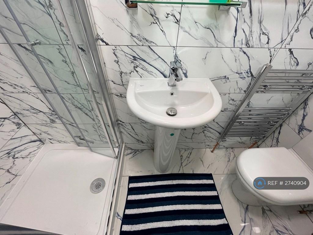 Room 6 Modern En Suite
