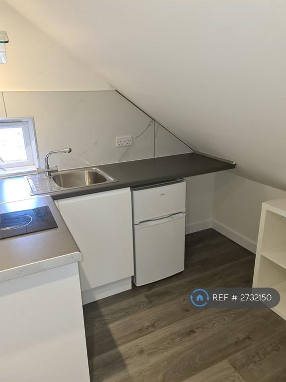 Room 9 Kitchen