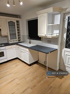2 bedroom semi-detached house to rent, Hollinbank Lane, Heckmondwike, WF16