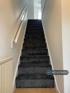 2 bedroom semi-detached house to rent, Hollinbank Lane, Heckmondwike, WF16