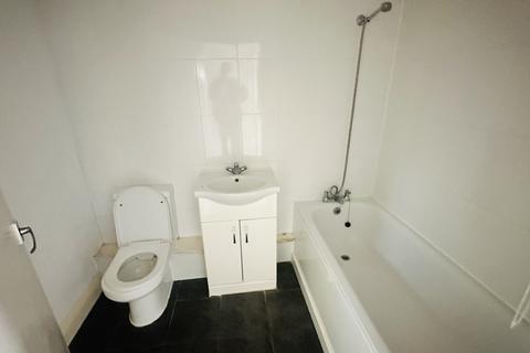 2 bedroom flat to rent, BEAUTIFUL 2 BED FLAT | AVAILABLE NOW  Chigwell Road, Woodford Green IG8