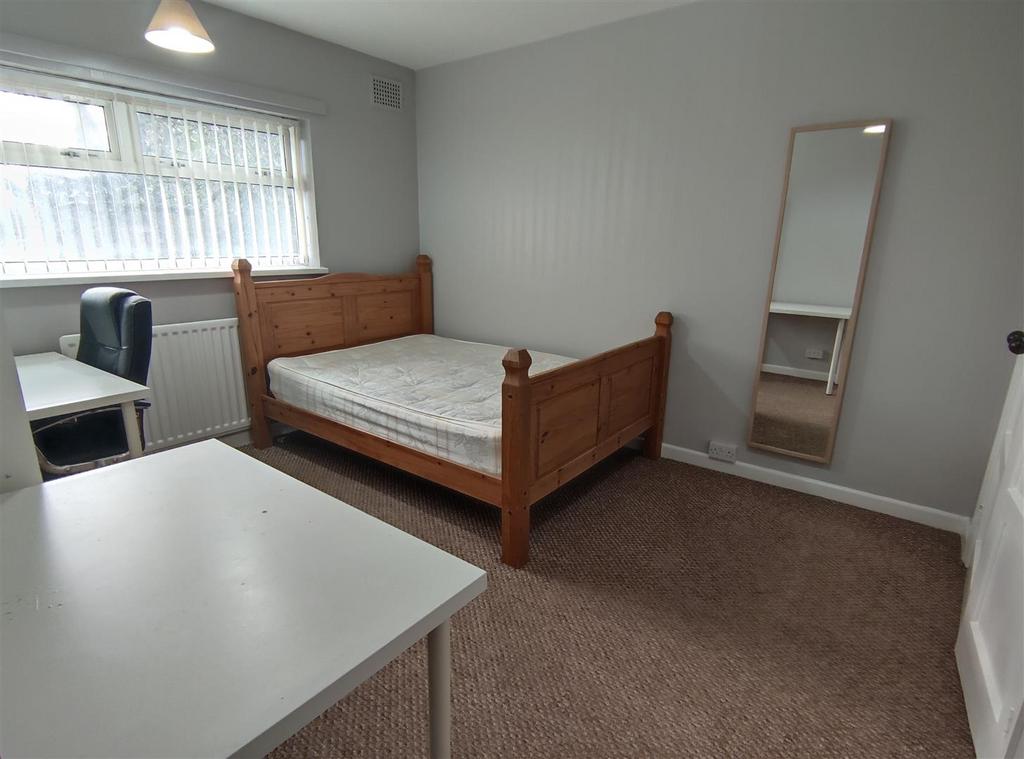 210 SHP. Bedroom 3-3.jpg