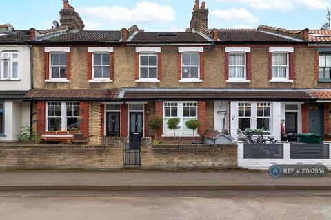 3 bedroom terraced house to rent, Andover Road, Twickenham, TW2