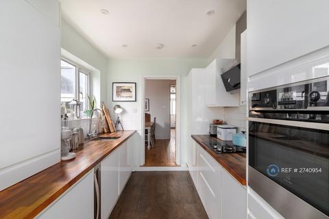 3 bedroom terraced house to rent, Andover Road, Twickenham, TW2