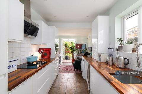 3 bedroom terraced house to rent, Andover Road, Twickenham, TW2