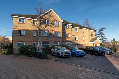 2 bedroom flat for sale, Pickard Close, London N14