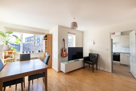 2 bedroom flat for sale, Pickard Close, London N14