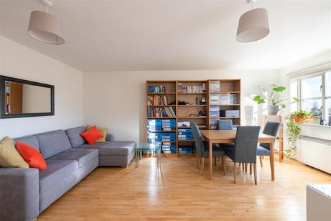 2 bedroom flat for sale, Pickard Close, London N14