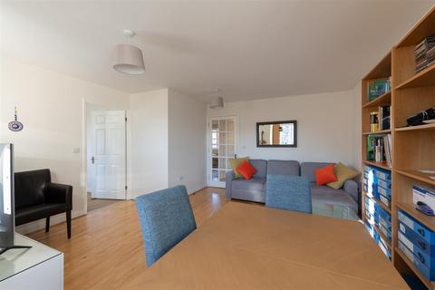 2 bedroom flat for sale, Pickard Close, London N14