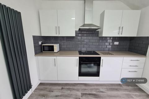 2 bedroom flat to rent, Eversley Road, Sketty, Swansea, SA2