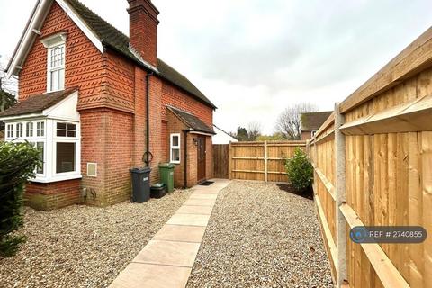 3 bedroom detached house to rent, Deans Lane, Walton On The Hill, Tadworth, KT20