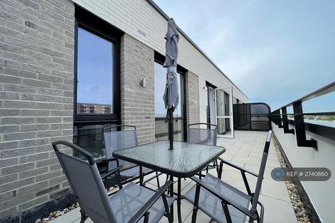 2 bedroom flat to rent, Truscon House, Hayes, UB3