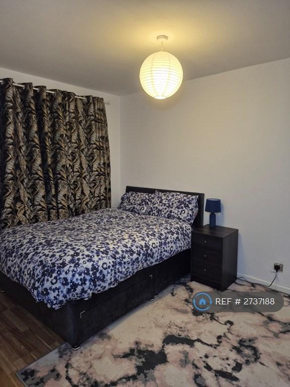 A Double Bedroom For a Professional Person