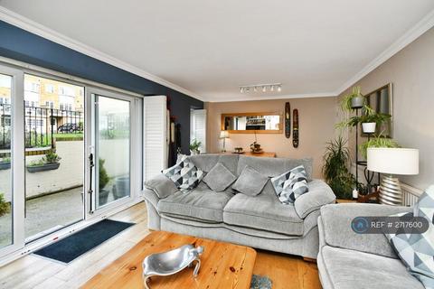 3 bedroom flat to rent, Seymour Square, Brighton, BN2