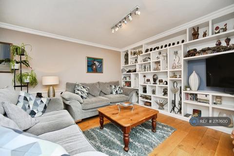 3 bedroom flat to rent, Seymour Square, Brighton, BN2