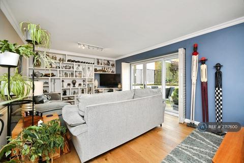 3 bedroom flat to rent, Seymour Square, Brighton, BN2