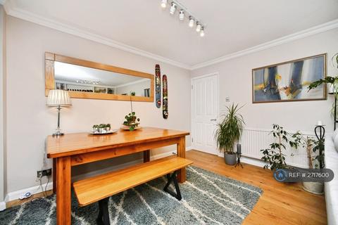 3 bedroom flat to rent, Seymour Square, Brighton, BN2