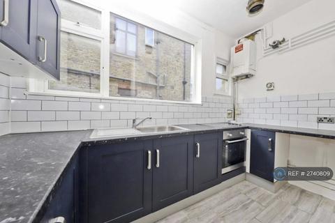 1 bedroom in a house share to rent, The Greenway, Uxbridge, UB8
