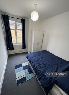 1 bedroom in a house share to rent, The Greenway, Uxbridge, UB8