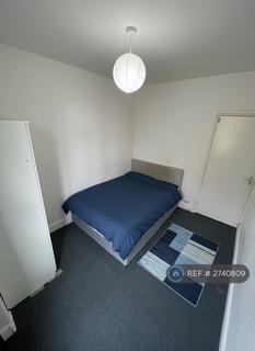 1 bedroom in a house share to rent, The Greenway, Uxbridge, UB8