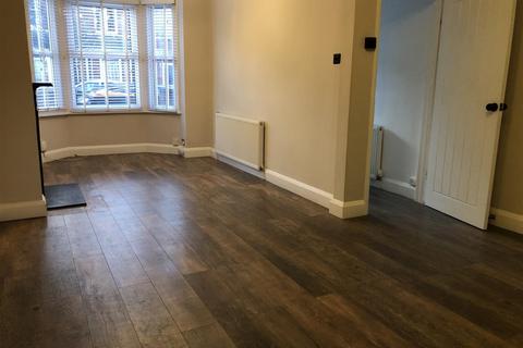 3 bedroom terraced house to rent, York Street, Bedford