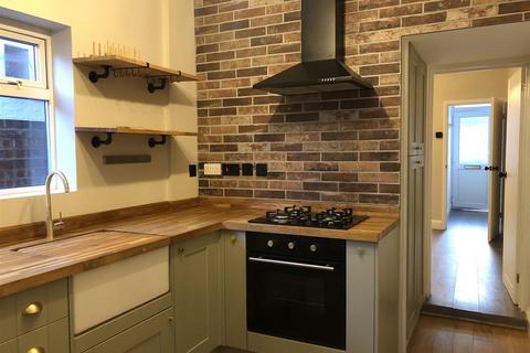 3 bedroom terraced house to rent, York Street, Bedford