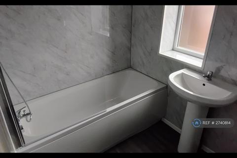 3 bedroom terraced house to rent, Brattray Drive, Middleton, Manchester, M24
