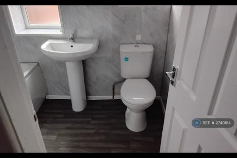 3 bedroom terraced house to rent, Brattray Drive, Middleton, Manchester, M24