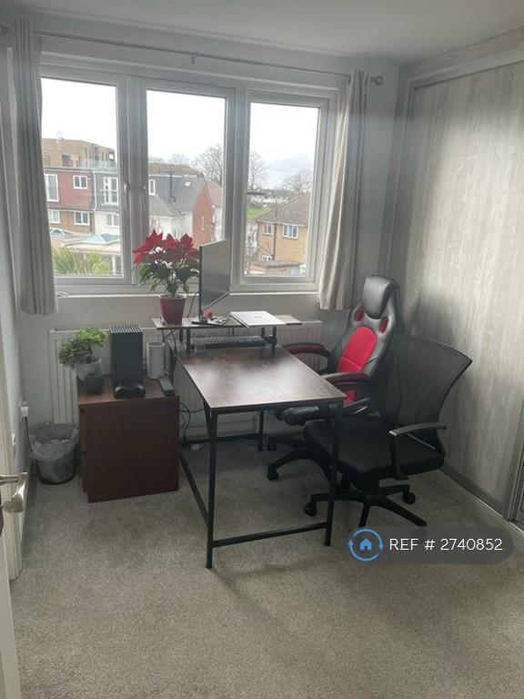 Child Cot Room / Office