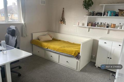 undefined, Grove Crescent, Hanworth, Feltham, TW13