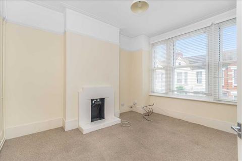 2 bedroom maisonette to rent, Heaton Road, Mitcham