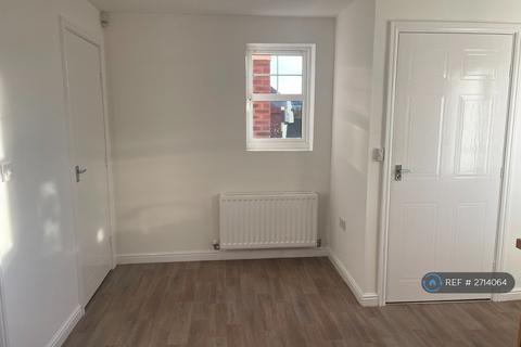 3 bedroom semi-detached house to rent, Airedale Drive, Bridlington, YO16