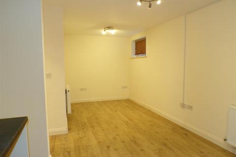 2 bedroom apartment to rent, North Street, Wellington