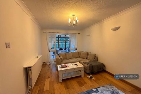 3 bedroom detached house to rent, Breamore Court, Milton Keynes, MK8