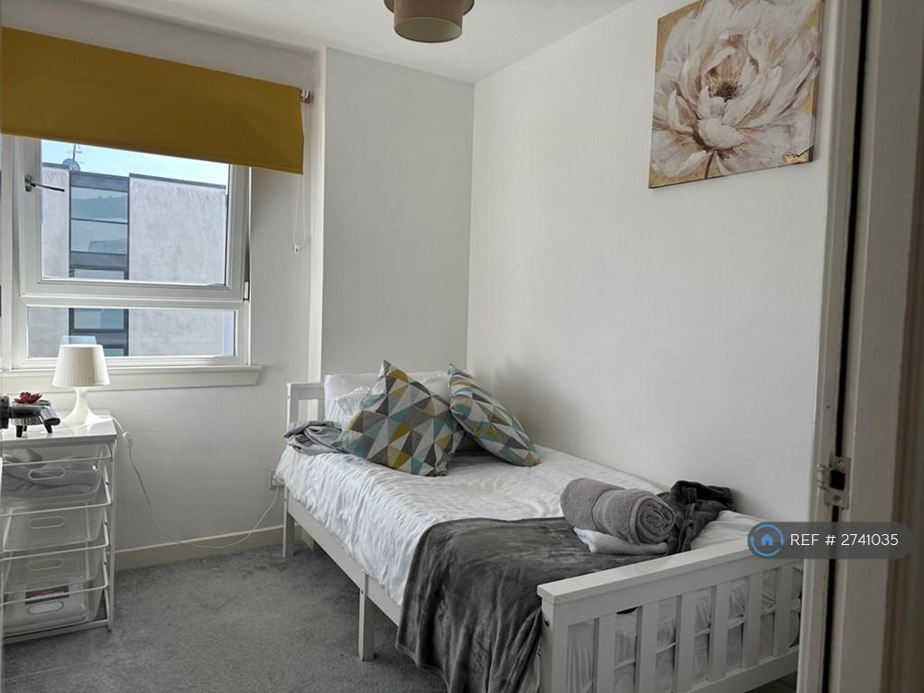 Single Bedroom With Single Bed