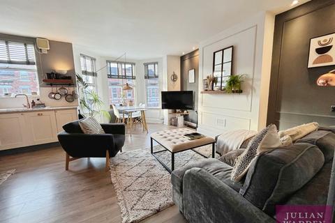 2 bedroom flat for sale, Central Road, West Didsbury, Manchester, M20