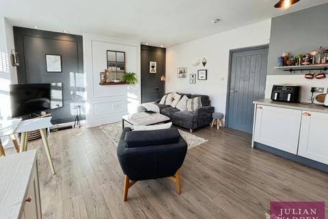 2 bedroom flat for sale, Central Road, West Didsbury, Manchester, M20