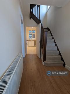 4 bedroom semi-detached house to rent, Chatsworth Crescent, Middlesex, TW3