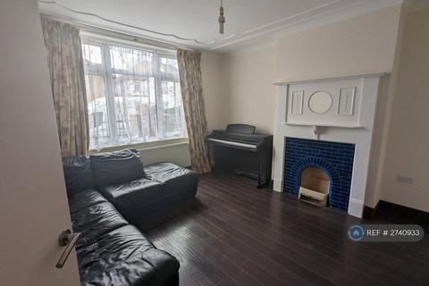 4 bedroom semi-detached house to rent, Chatsworth Crescent, Middlesex, TW3
