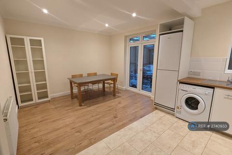 4 bedroom semi-detached house to rent, Chatsworth Crescent, Middlesex, TW3