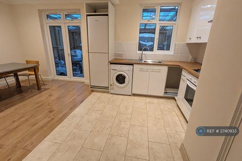 4 bedroom semi-detached house to rent, Chatsworth Crescent, Middlesex, TW3