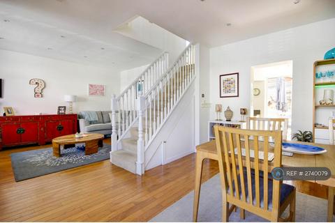 3 bedroom terraced house to rent, Leopold Road, London, N2