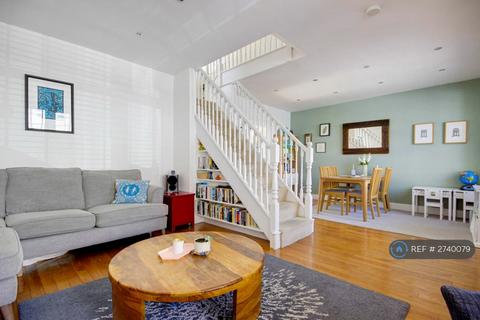 3 bedroom terraced house to rent, Leopold Road, London, N2
